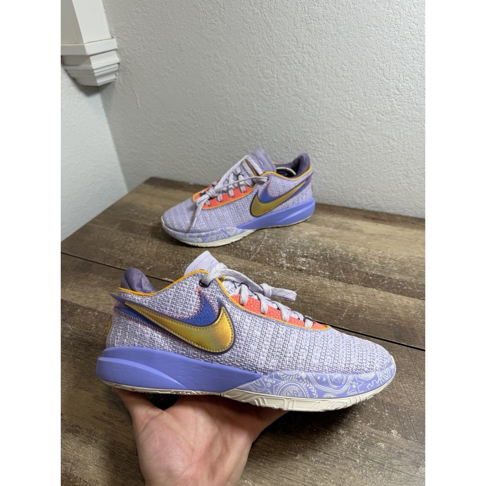 Nike Mens Size 10 LeBron 20 Violet Purple Frost Metallic Gold 2022 DJ5423-500